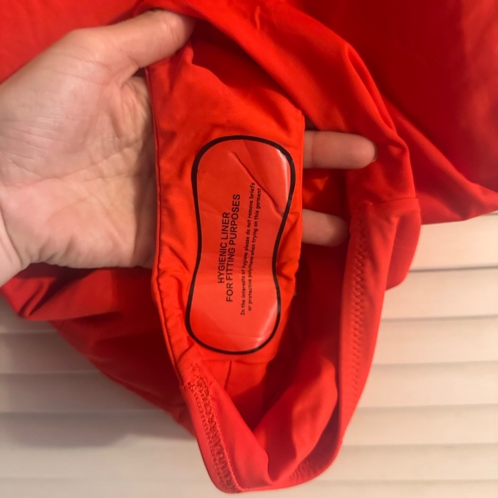 Lululemon NWT Waterside One-Piece *B/C Cups, Medium Coverage
True Red Size Small - Picture 2 of 6